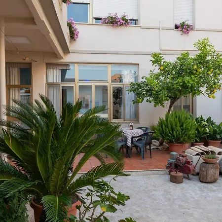 Δωμάτια σε οικογενειακή κατοικία 